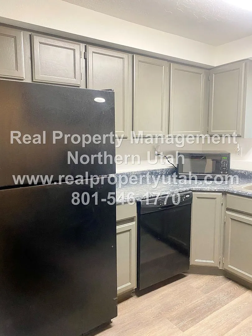 2 Bed 1.5 Bath Clearfield Townhome Available! — Photo 4
