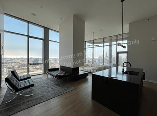 1112 W Carroll Ave #3302, Chicago, IL 60607