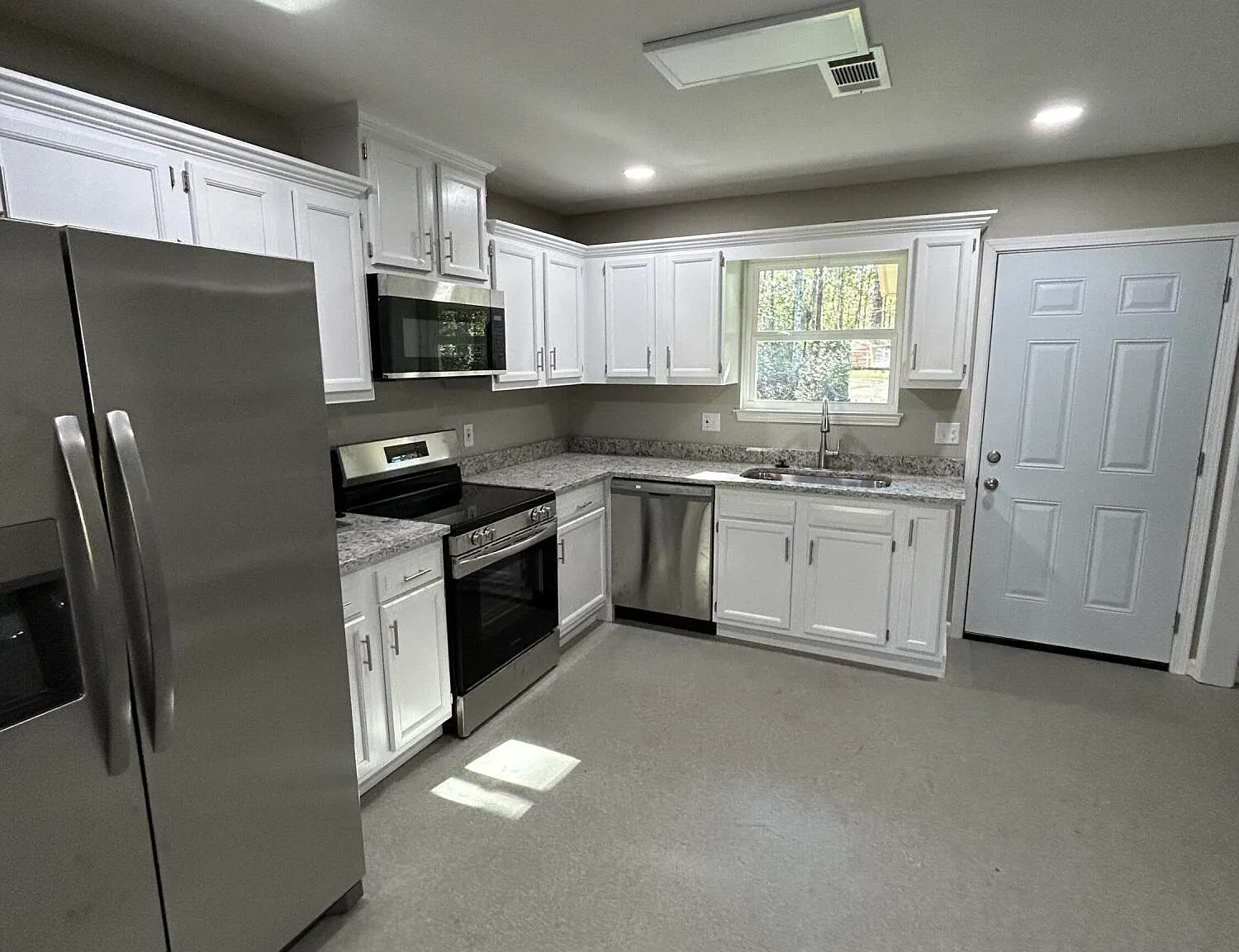 2 bed, 1.0 bath, 700 sqft, $1,000 — Photo 2