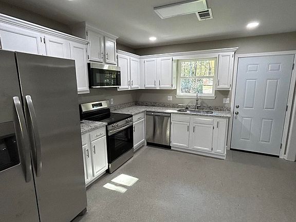 2nd image of 1010 Telly Rd #B