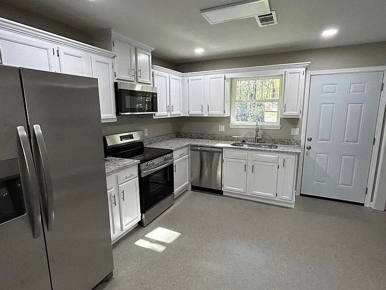 1010 Telly Rd #B — Photo 2