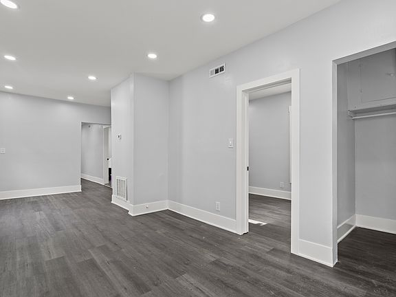 5th image of 3904 W Montrose Ave Unit 2