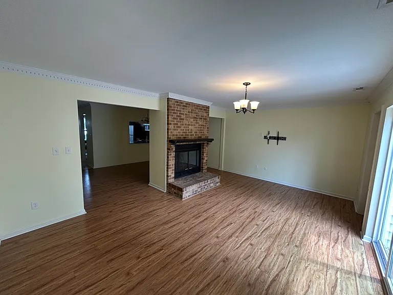 717 Westminster Ln — Photo 12