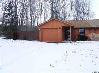 28 Glenbrook Dr, Clifton Park, NY 12065