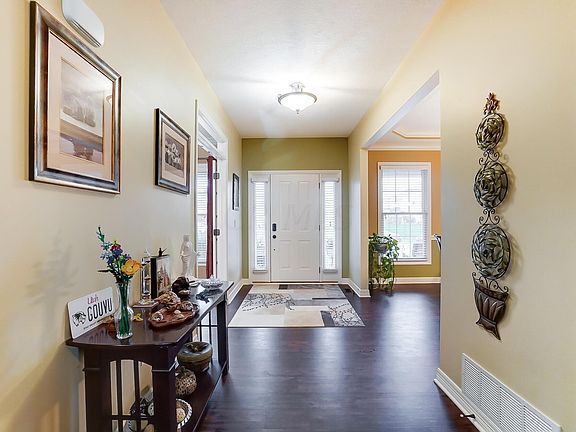 3rd image of 815 Kentucky Cir