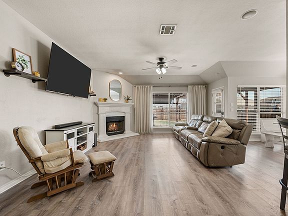 4th image of 628 Poncho Ln