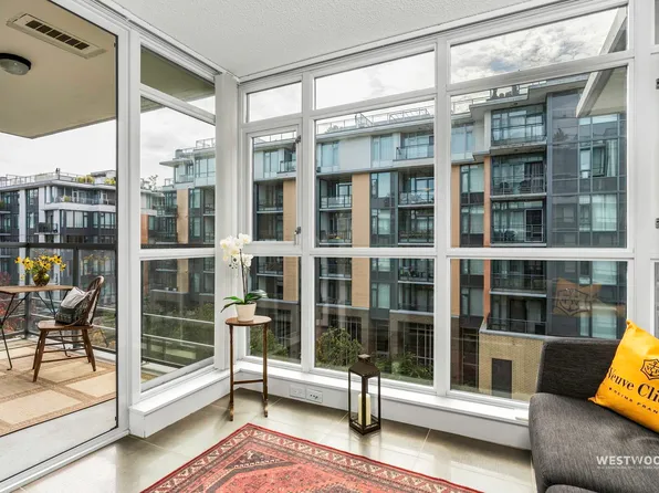 2080 Broadway W #661, Vancouver, BC V6J 0C7