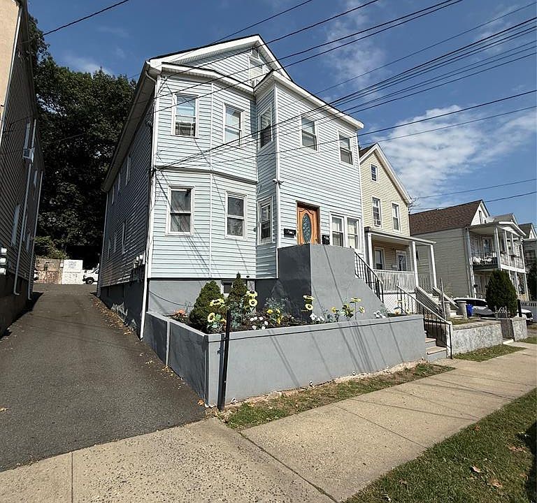 1st image of 302 Sherman Street