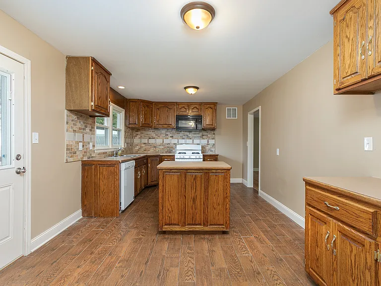 3049 S Parkview Ave — Photo 8
