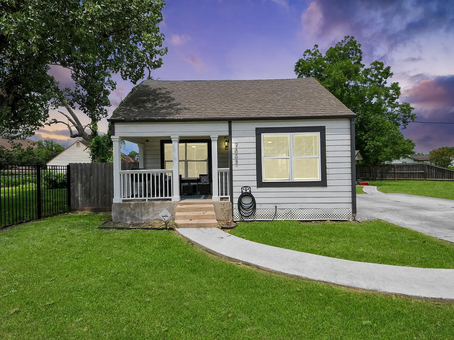 2 bed, 2.0 bath, 1417 sqft, $1,500 — Photo 1
