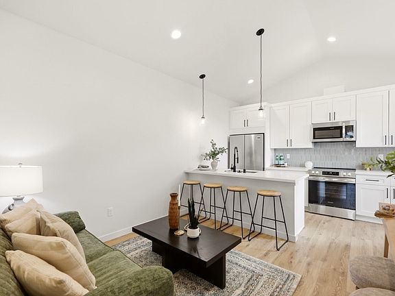 3rd image of 2018 Oakes Ave #B