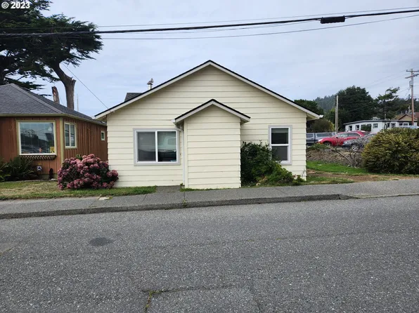 94209 4th St, Gold Beach, OR 97444