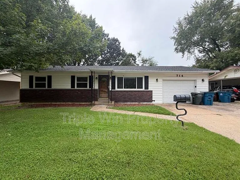714 Undercliff Dr — Photo 1