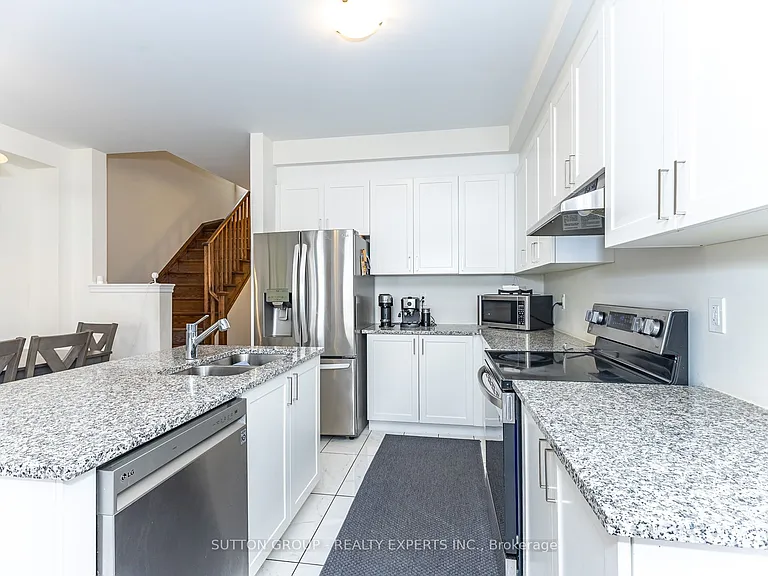 130 Ice Palace Cres — Photo 16