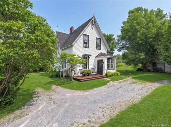62 Dutch Point Rd, Hampton, NB E5N 5Y8