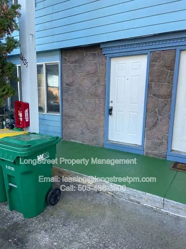 3 bed, 2.0 bath, 1120 sqft, $1,795 — Photo 3