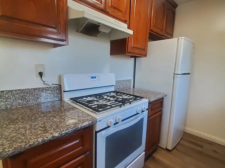 640 Imperial Ave — Photo 7