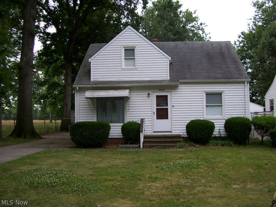 1st image of 24370 Wildwood Ave