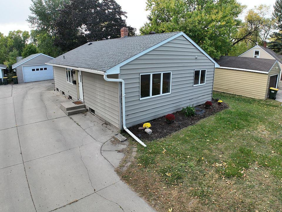 1st image of 608 Johanna Ave SE