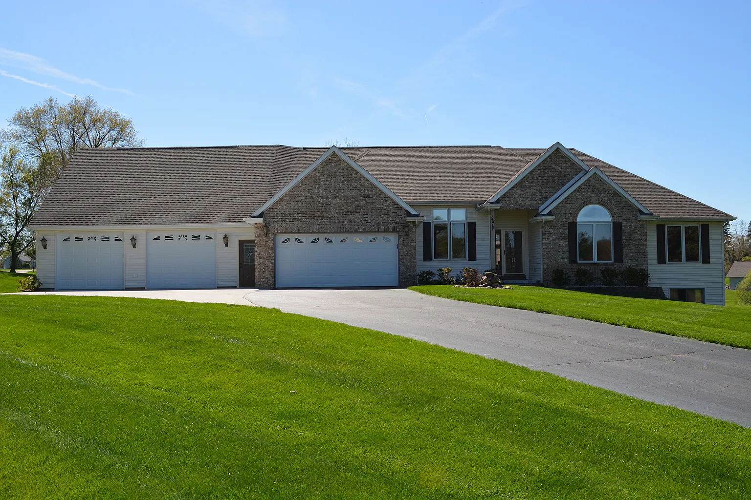 28 Castlereigh Ct photo 1