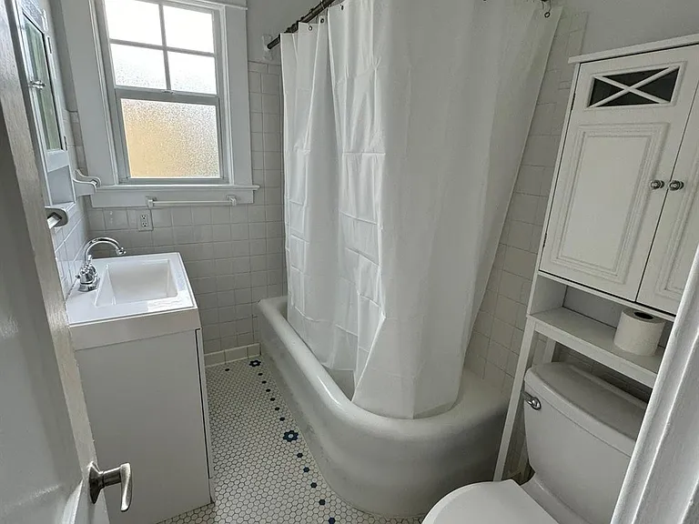 226 NE 7th Ave — Photo 11