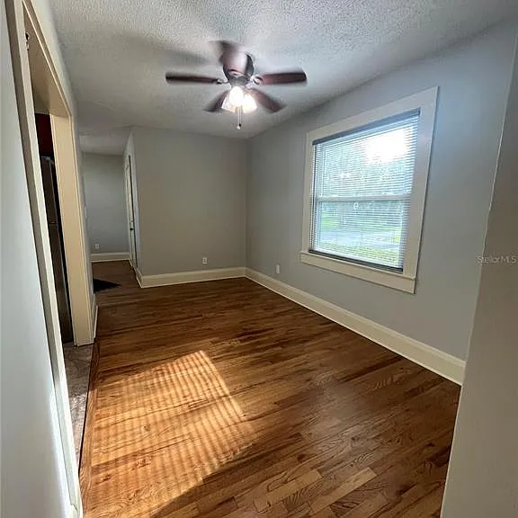 402 W Paris St — Photo 10