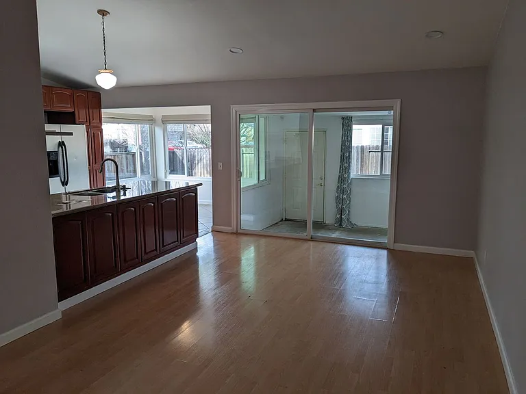 908 Labrador Way — Photo 7