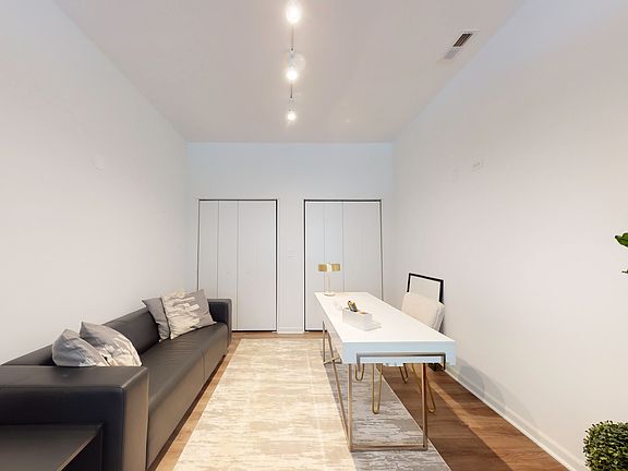 3rd image of 2555 S Wabash Ave #402