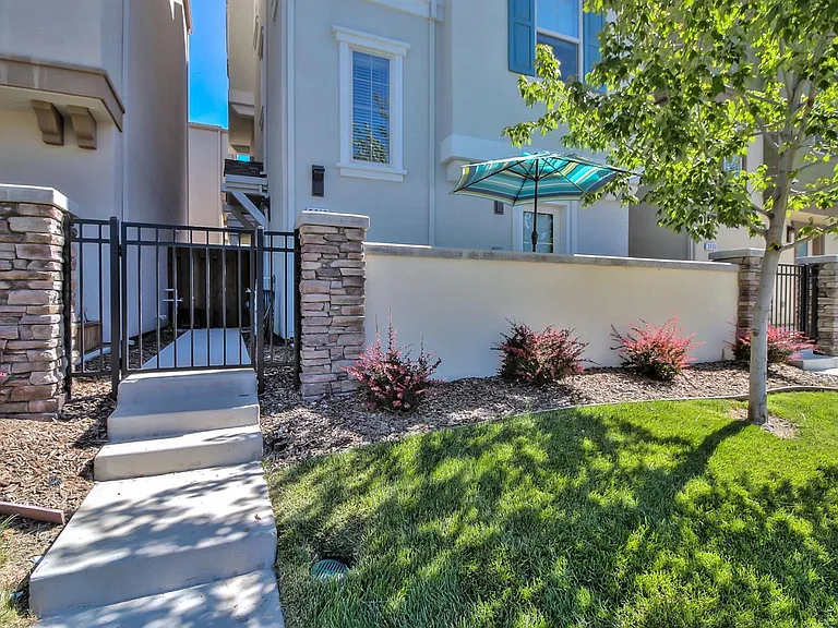 2616 Cleat Ln — Photo 2
