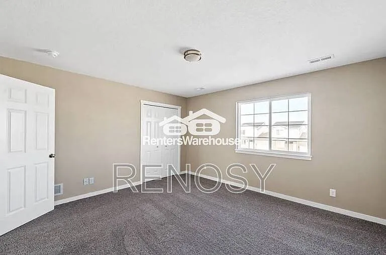 102 E Sycamore St — Photo 17
