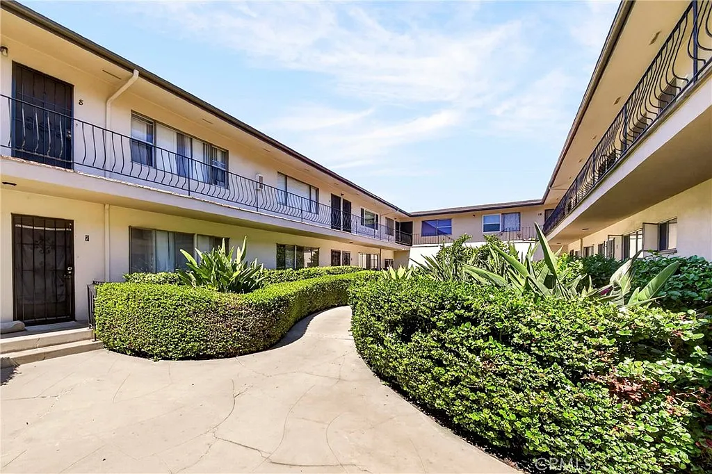 1 bed, 575 sqft, $1,795 — Photo 2