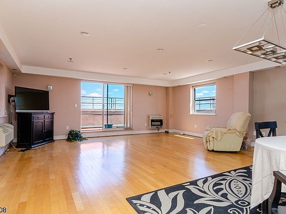 3rd image of 70 S Munn Ave APT 1107