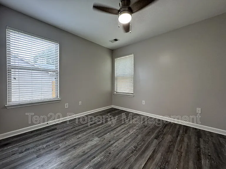400 Gwynnes Way — Photo 28