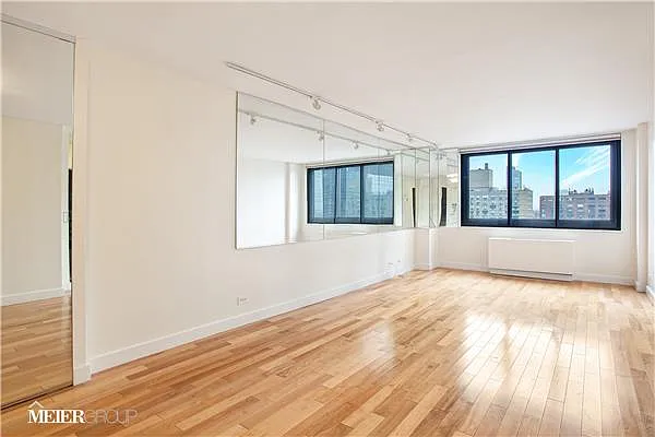 Sold by R New York | media 1