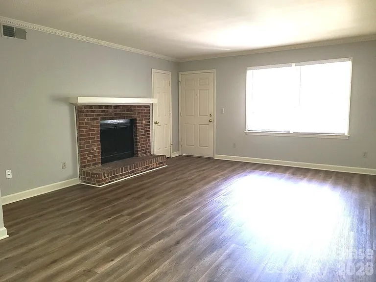 2141 Selwyn Ave #111 — Photo 6