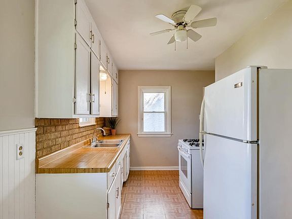 3rd image of 1527 Maywood St
