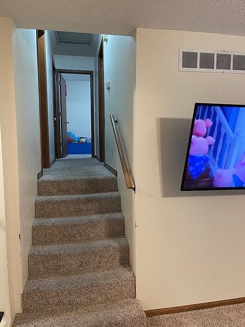 1st image of 1008 Hilldell Dr