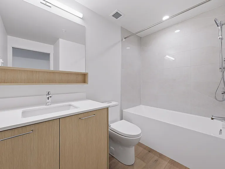 1529 Oxford St — Photo 103