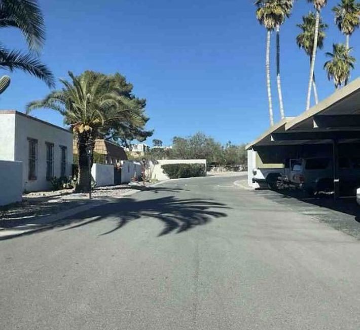 Exterior Neighborhood (street photo)