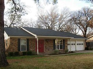 429 Englewood Ln, Hurst, TX 76053