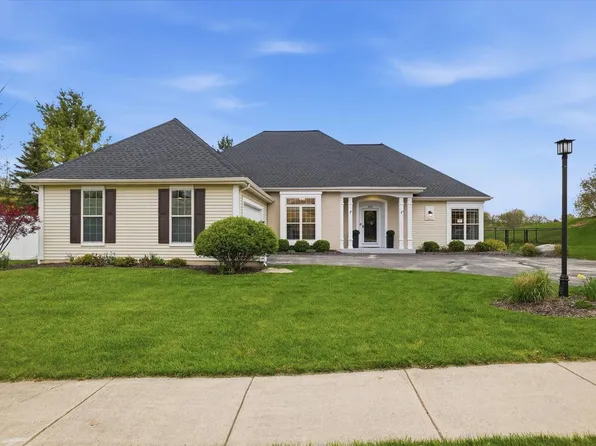 1152 River Place BOULEVARD, Waukesha, WI 53189