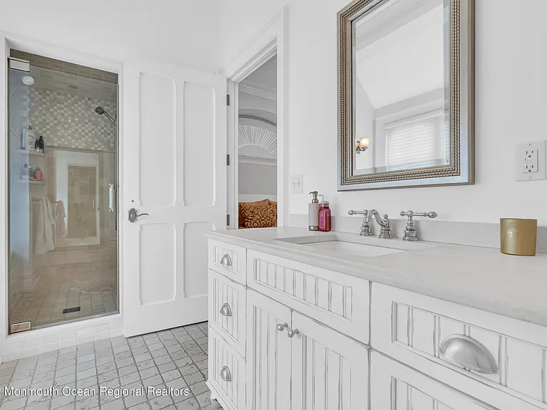459 Normandy Dr — Photo 17