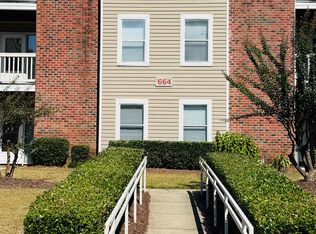 664 Bartons Landing Pl APT 10, Fayetteville, NC 28314