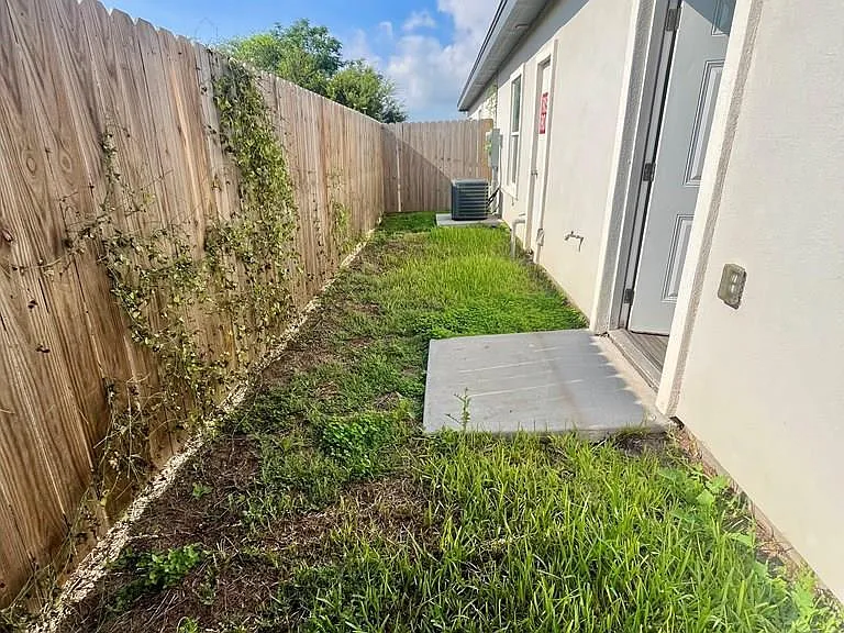 1122 E 20th St #5 — Photo 17