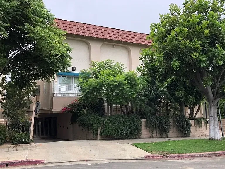11836 Mayfield Ave #2 — Photo 3