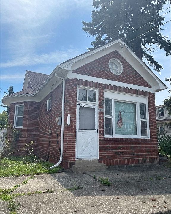 1st image of 1621 E Delavan Ave