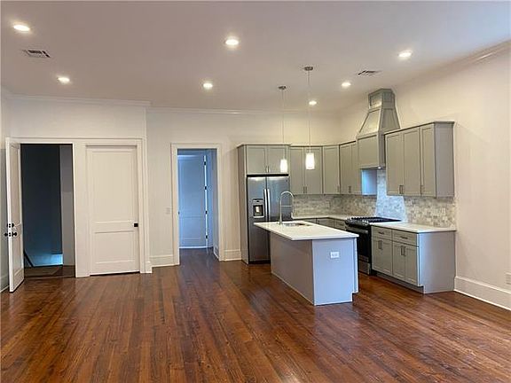 5th image of 4502 Prytania St #202