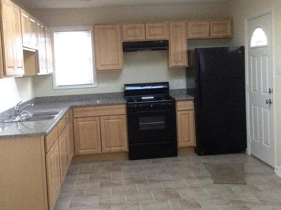 4th image of 16387 Terry Ln