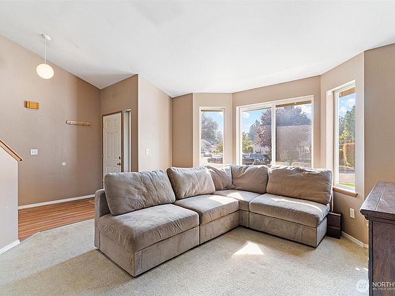 4th image of 834 23rd Street SE