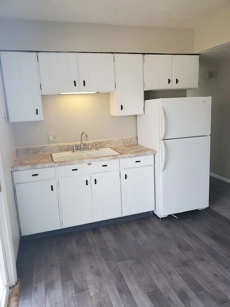 Knoll Crest - BLDG 3 — Photo 2